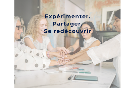 Femmes réunies autour d'une table lors d'une journée immersive à Vendôme