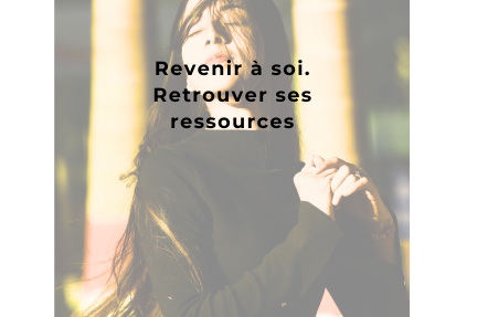 Femme reconnectée à elle-même lors d'une journée consacrée à la confiance en soi
